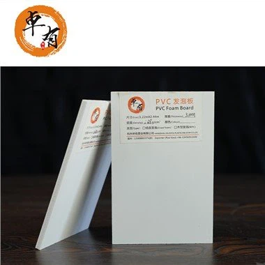 Bílá PVC pěnová deska s pevným povrchem